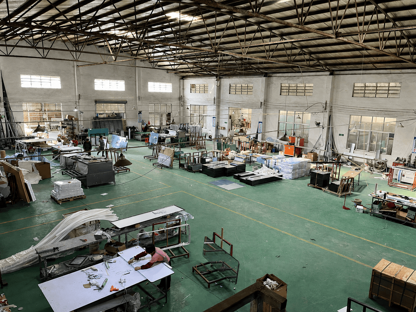 Mirror supply organized around drawings, samples and project delivery. support image